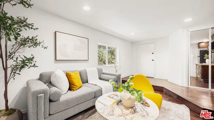 11559 Dona Teresa Drive, Studio City, California 91604