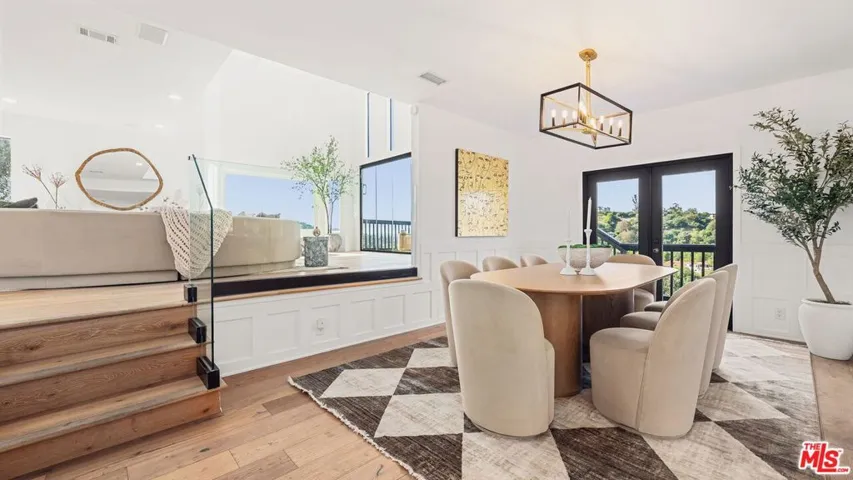 11559 Dona Teresa Drive, Studio City, California 91604