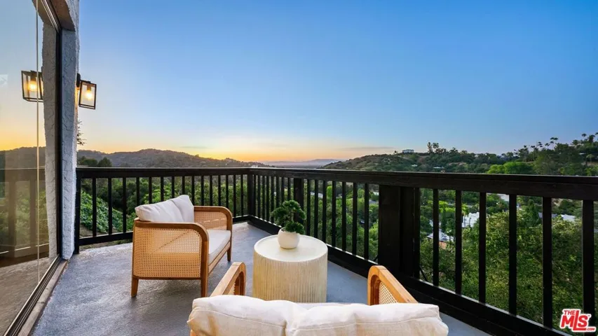 11559 Dona Teresa Drive, Studio City, California 91604