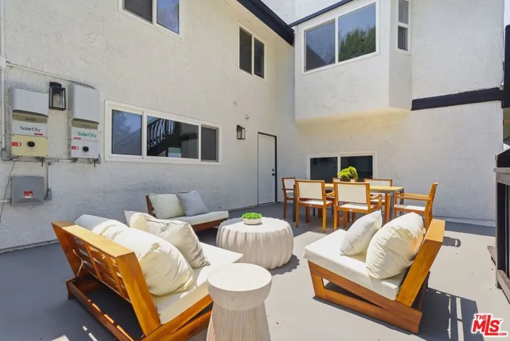 11559 Dona Teresa Drive, Studio City, California 91604