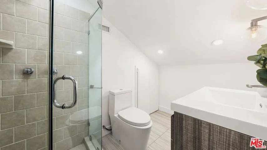 11559 Dona Teresa Drive, Studio City, California 91604
