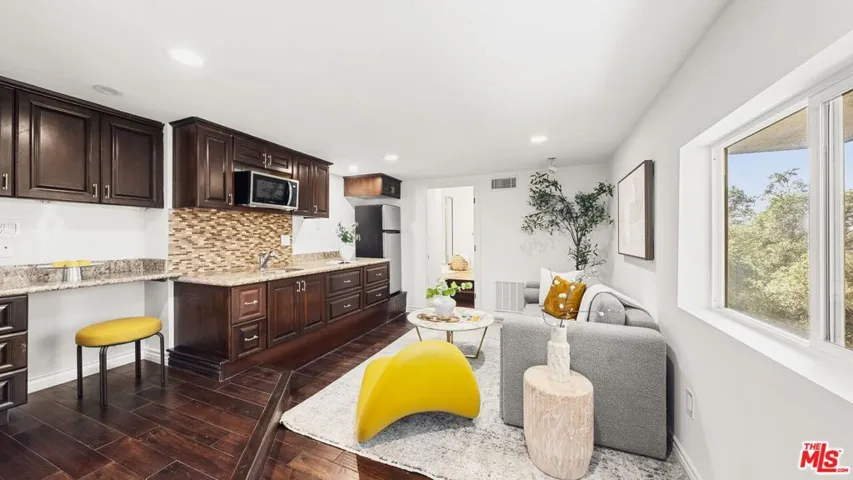 11559 Dona Teresa Drive, Studio City, California 91604