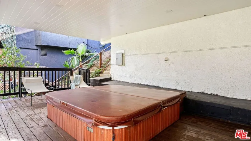 11559 Dona Teresa Drive, Studio City, California 91604
