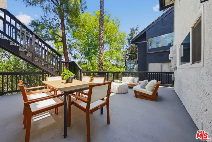 11559 Dona Teresa Drive, Studio City, California 91604