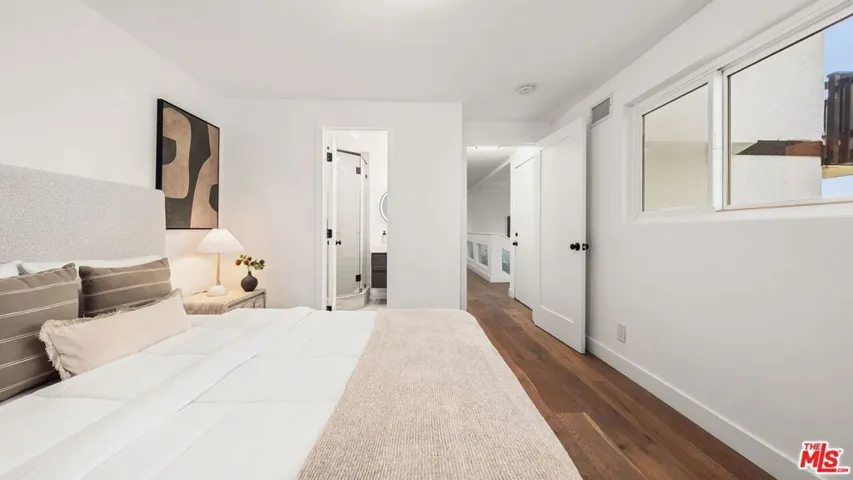 11559 Dona Teresa Drive, Studio City, California 91604
