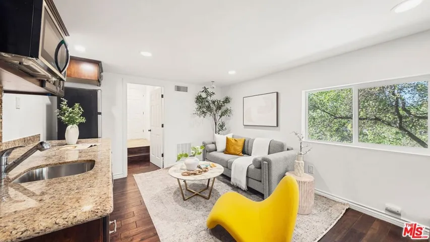 11559 Dona Teresa Drive, Studio City, California 91604