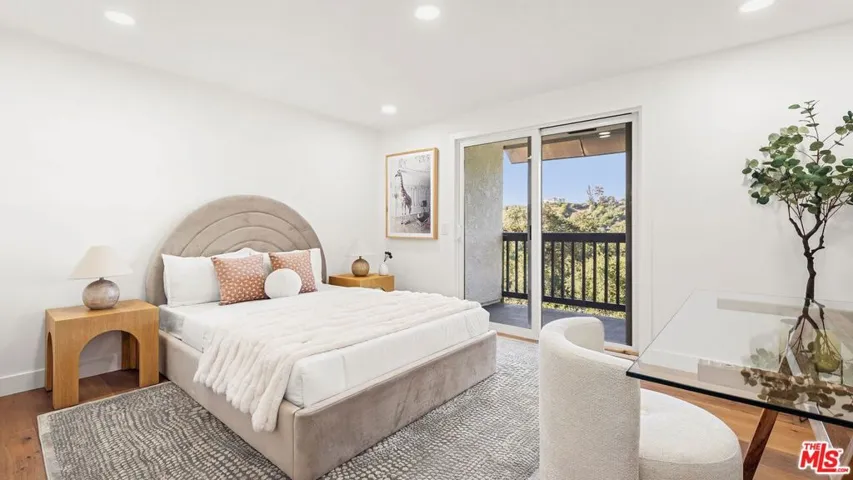 11559 Dona Teresa Drive, Studio City, California 91604