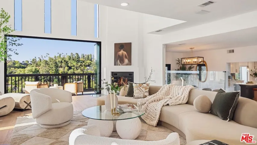 11559 Dona Teresa Drive, Studio City, California 91604