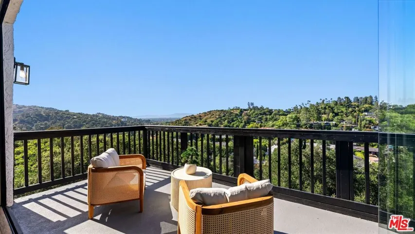 11559 Dona Teresa Drive, Studio City, California 91604