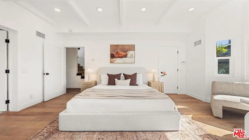 11559 Dona Teresa Drive, Studio City, California 91604