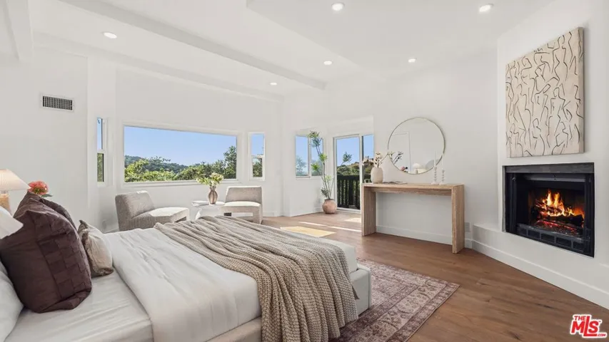 11559 Dona Teresa Drive, Studio City, California 91604