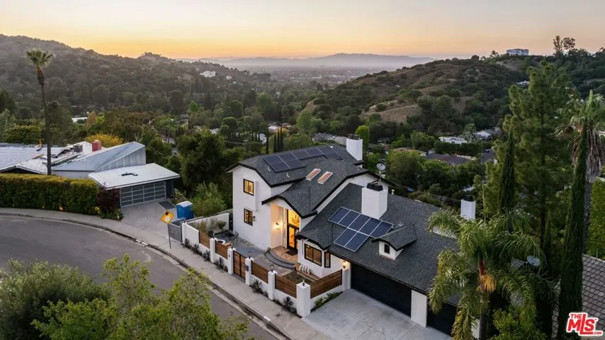 11559 Dona Teresa Drive, Studio City, California 91604