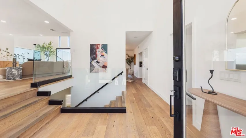 11559 Dona Teresa Drive, Studio City, California 91604