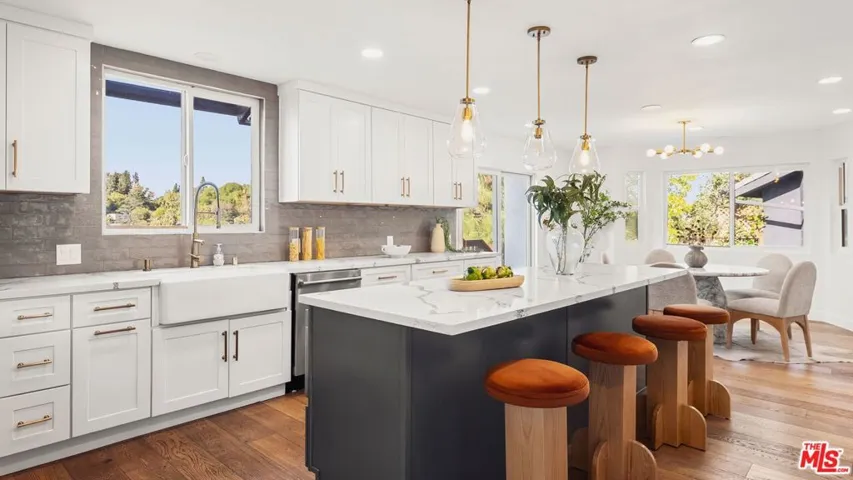11559 Dona Teresa Drive, Studio City, California 91604