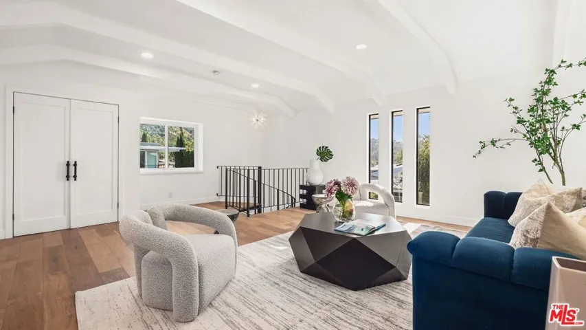 11559 Dona Teresa Drive, Studio City, California 91604