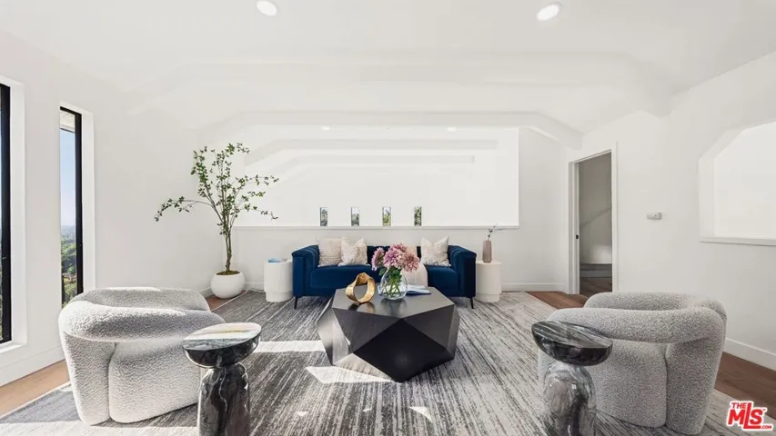 11559 Dona Teresa Drive, Studio City, California 91604