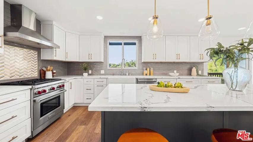 11559 Dona Teresa Drive, Studio City, California 91604