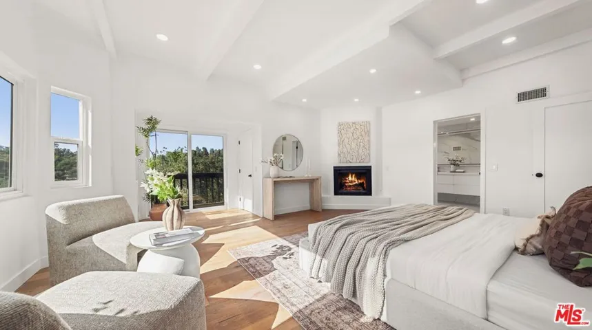 11559 Dona Teresa Drive, Studio City, California 91604