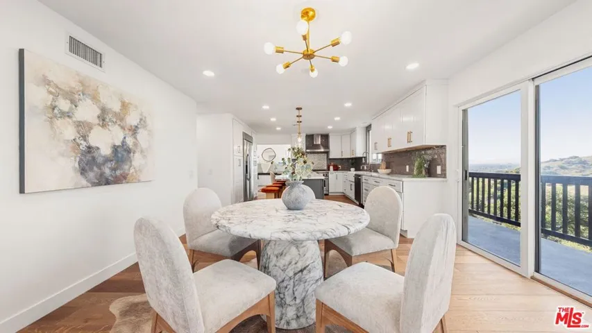 11559 Dona Teresa Drive, Studio City, California 91604
