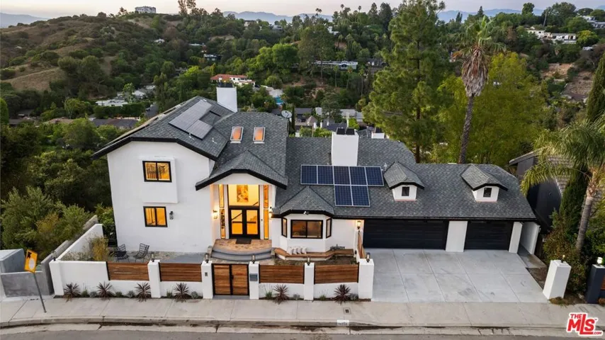 11559 Dona Teresa Drive, Studio City, California 91604