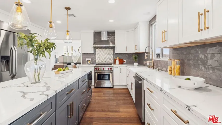 11559 Dona Teresa Drive, Studio City, California 91604
