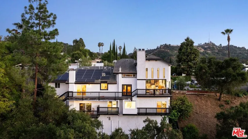 11559 Dona Teresa Drive, Studio City, California 91604
