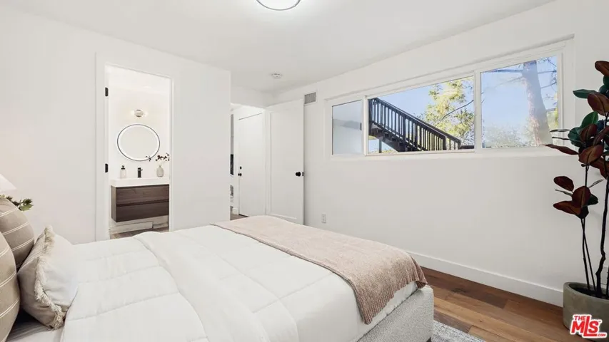 11559 Dona Teresa Drive, Studio City, California 91604