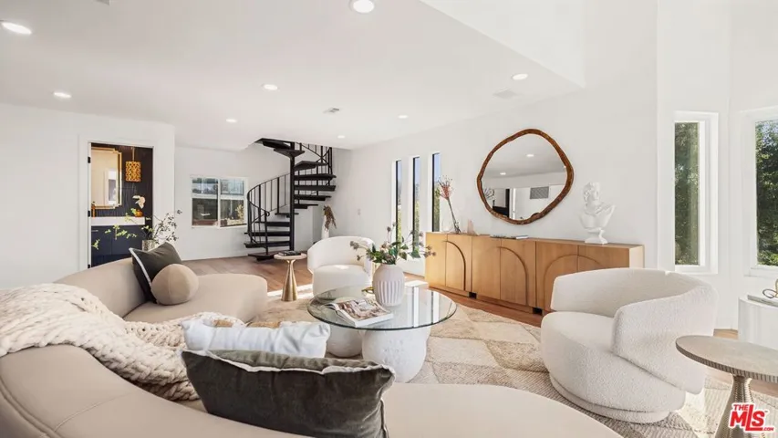 11559 Dona Teresa Drive, Studio City, California 91604