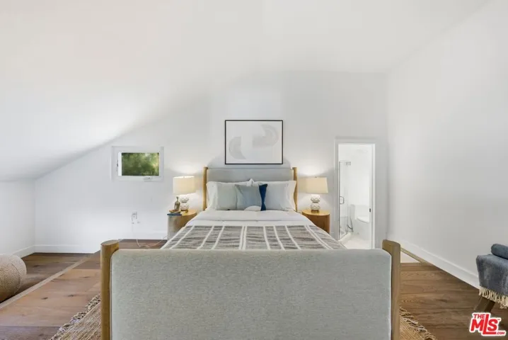 11559 Dona Teresa Drive, Studio City, California 91604