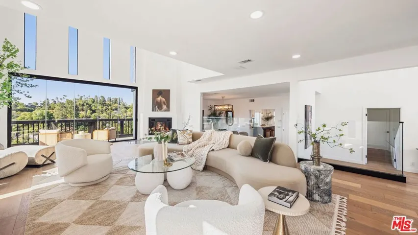 11559 Dona Teresa Drive, Studio City, California 91604