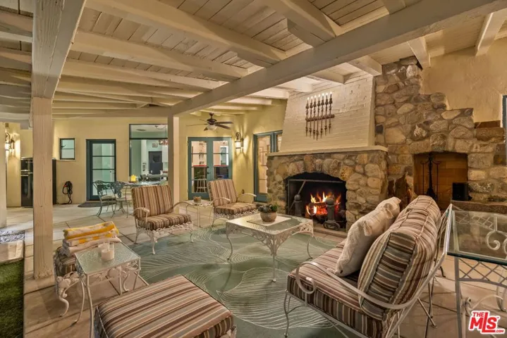 608 S Indian Trail, Palm Springs, California 92264