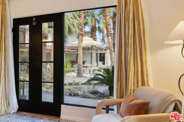 608 S Indian Trail, Palm Springs, California 92264