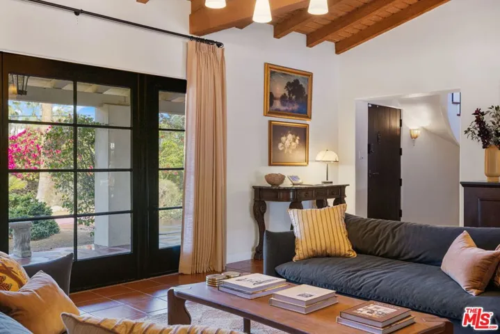 608 S Indian Trail, Palm Springs, California 92264