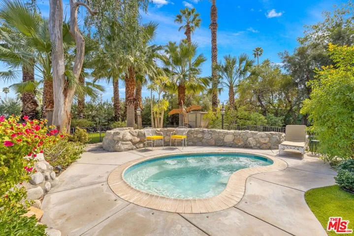 608 S Indian Trail, Palm Springs, California 92264