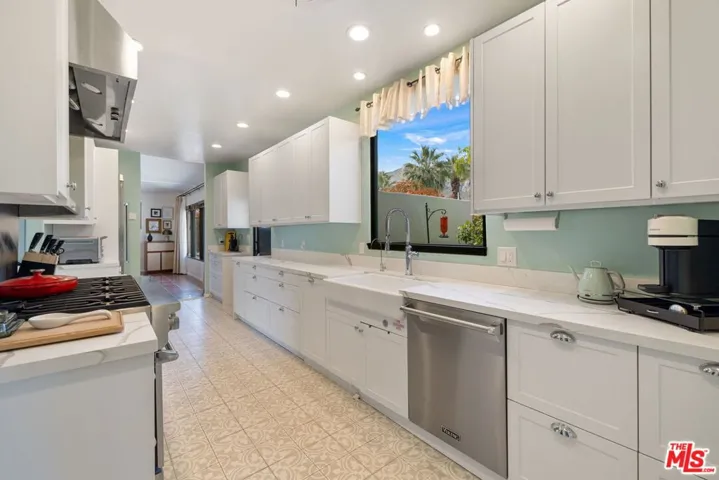 608 S Indian Trail, Palm Springs, California 92264