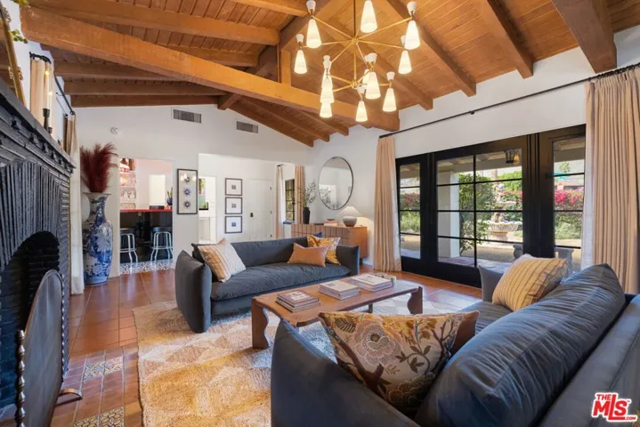 608 S Indian Trail, Palm Springs, California 92264
