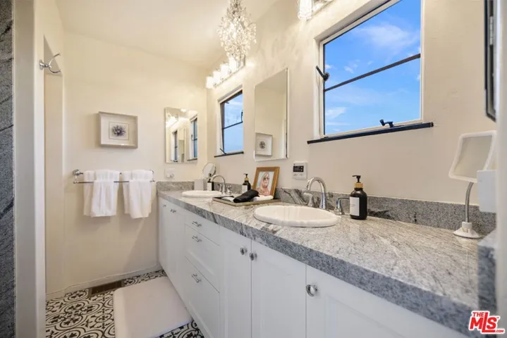 608 S Indian Trail, Palm Springs, California 92264