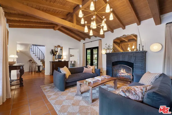 608 S Indian Trail, Palm Springs, California 92264