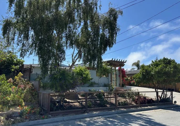 2114 Derby Avenue B, Capitola, California 95010