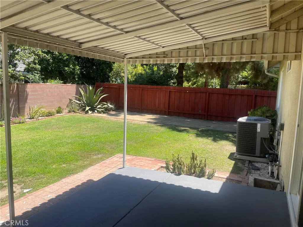 Large Back Yard Large Back Yard