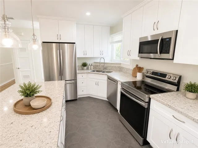 6614 Nevada Avenue, Woodland Hills, California 91303