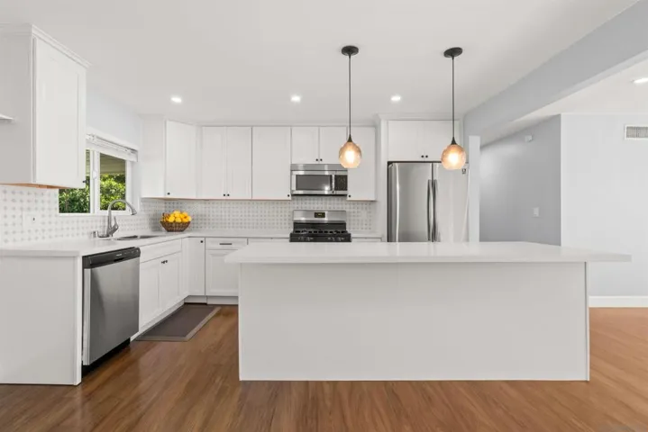 6252 Alderley, San Diego, California 92114