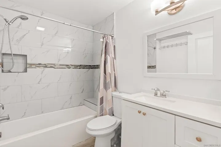 6252 Alderley, San Diego, California 92114