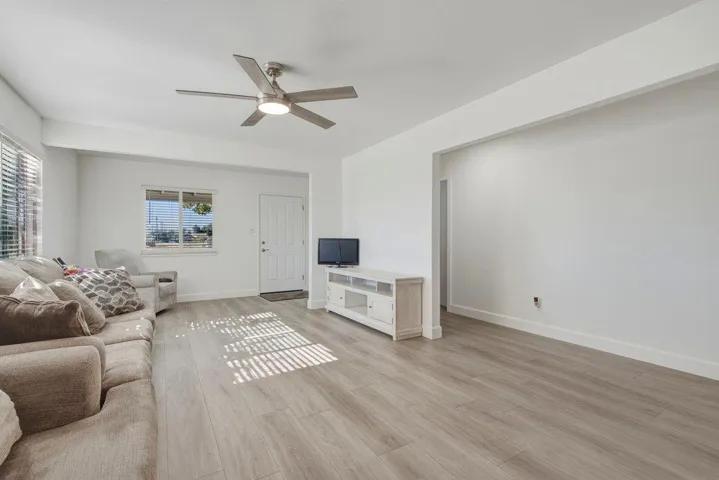 311 Santa Ana Road, Hollister, California 95023