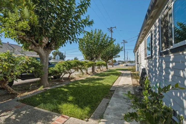 311 Santa Ana Road, Hollister, California 95023