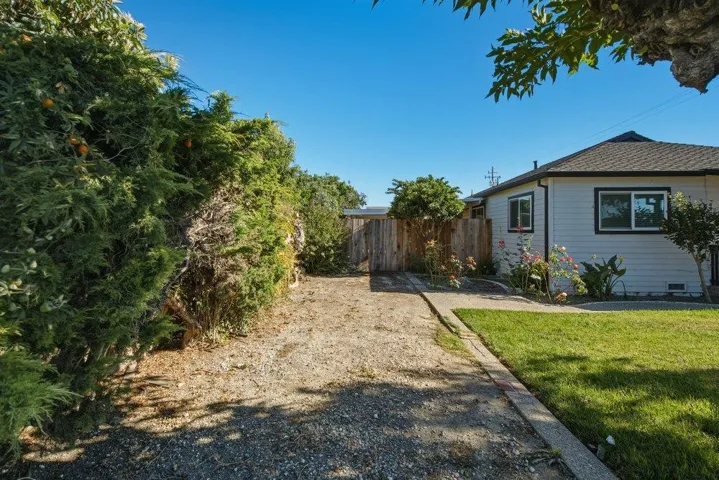 311 Santa Ana Road, Hollister, California 95023