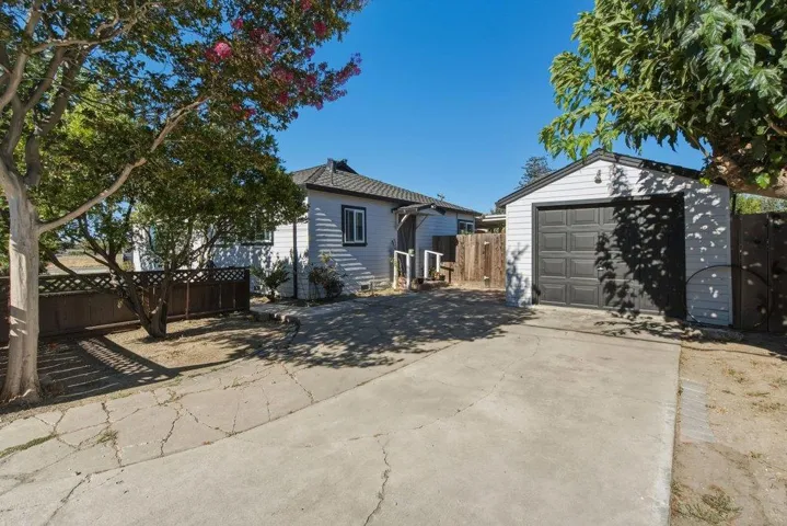 311 Santa Ana Road, Hollister, California 95023