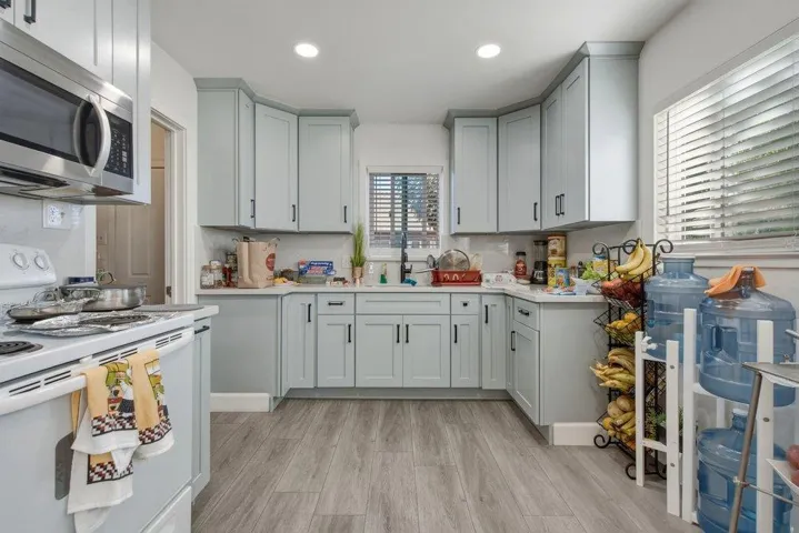 311 Santa Ana Road, Hollister, California 95023
