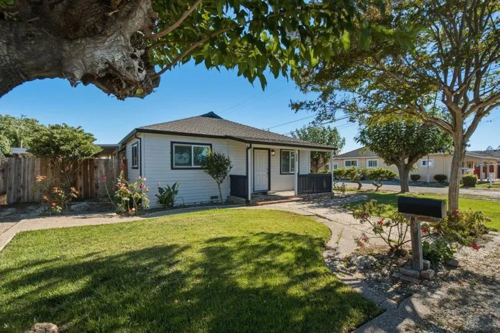 311 Santa Ana Road, Hollister, California 95023