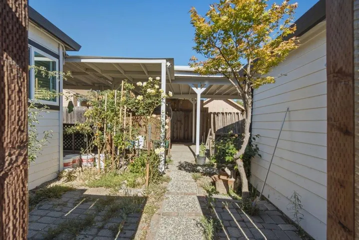 311 Santa Ana Road, Hollister, California 95023